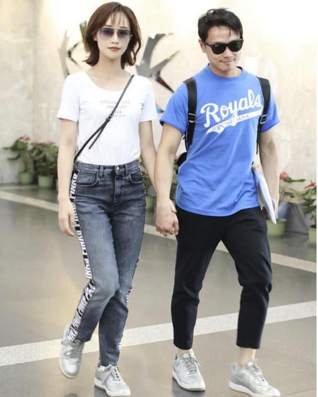 蓝盈莹高冷女神范抵京，见到男友就成女汉子啦!