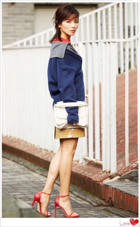 刘涛这身材简直了!如此难驾驭的裙子都能穿的这么美?王珂赚到了