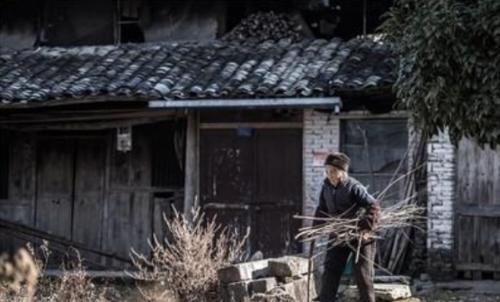  「买房」那些“倾尽所有”在城市里买房的农村人，在城市要怎么