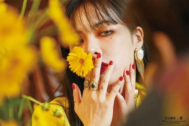 泫雅的复古妆好“坏”!酷女孩你们有福了!