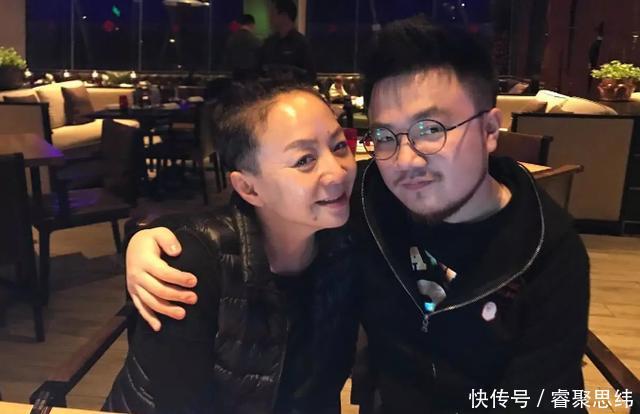  [兄弟俩]被同父异母的弟弟比下去，兄弟俩至今未见面，宋丹丹怒斥前夫英达