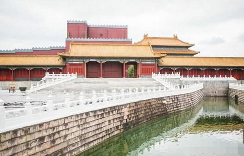 国内最假景区,里面所有的一切都是“山寨”,游客:就是喜欢!