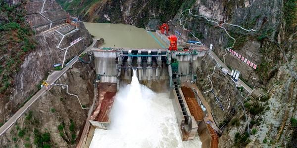 乌弄龙水电站建成投产，澜沧江干流上建设了12座水电站