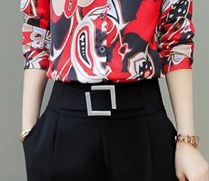 还穿连衣裙?太土了!50岁老婆上班，穿时髦套装+高跟，美绝了