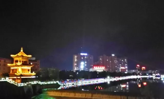 湖北唯一的山城，面积相当于3个武汉，拥有4个火车站