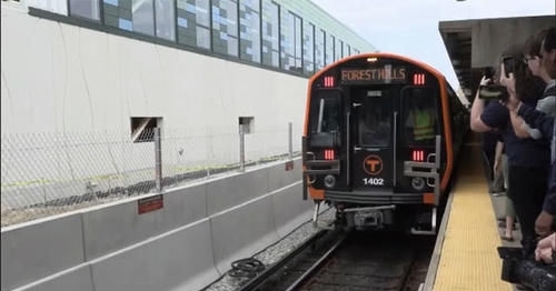  [制造]中国地铁在美国火了，投入运营第一天，美国人都来为中国