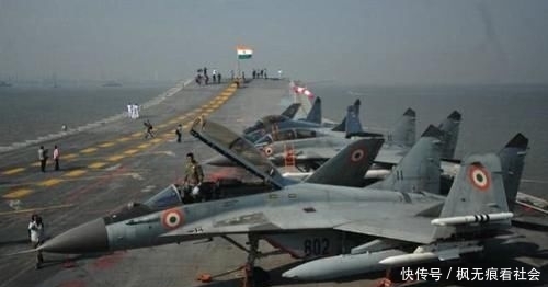 光辉战机上航母