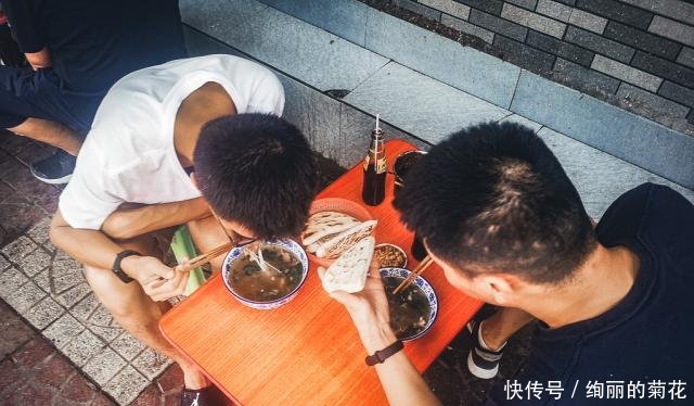  食物■太香了！来西安必吃的张小敬同款，这么吃才好吃，还是非遗食物呢！