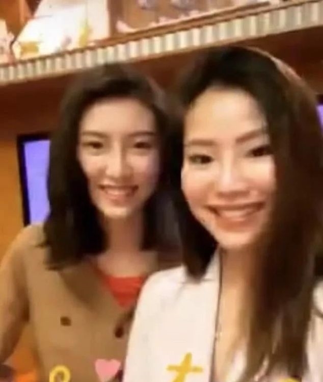 沈殿霞:郑欣宜与父亲后妈一家人团年照曝光, 郑少秋小女儿罕见露面很惊艳