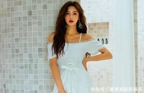 『穿着』俏皮可人的泳衣女神,亭亭玉立的样子,很招人喜欢!