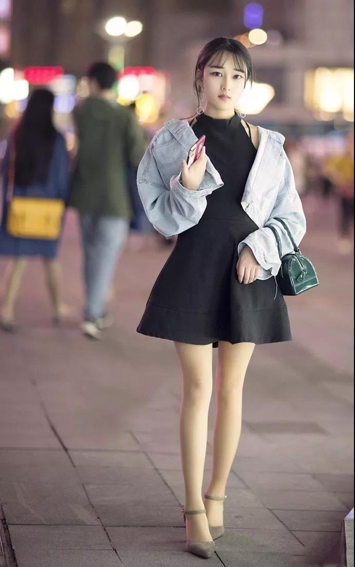 街拍,夏季的炎热,挡不住小姐姐骚动的心!