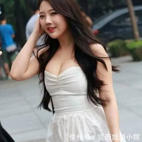 街拍漂亮的人，穿衣打扮很时尚，完美身材是她最大的魅力！