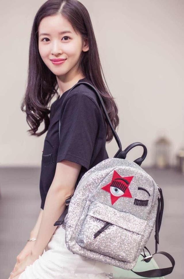 章泽天胆真大！穿瑜伽裤就出门，网友：大长腿很抢镜