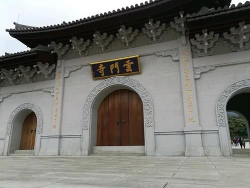 广东香火很旺的一座寺庙，是全国重点寺庙之一，曾经历大规模重建