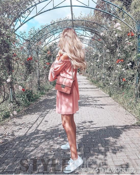 拜拜黑白灰，裙子选这些颜色最吸睛！