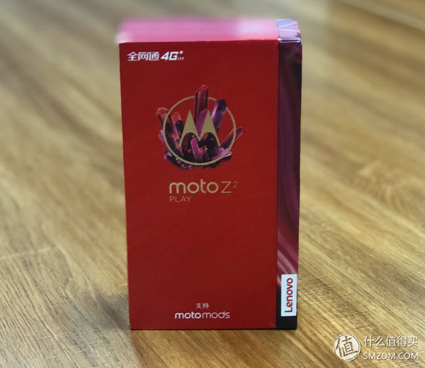 别以为骨子里有个“ZUI”就把自己当回事:Moto 摩托罗拉 Z2 Play