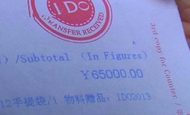  『戴在手上』省吃俭用花65000买钻戒，戴7天钻石没了？女子：就像做梦了一样
