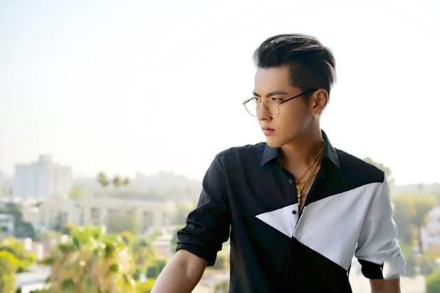 戴耳钉的男生真的好看吗？网友：帅不帅主要看颜值！