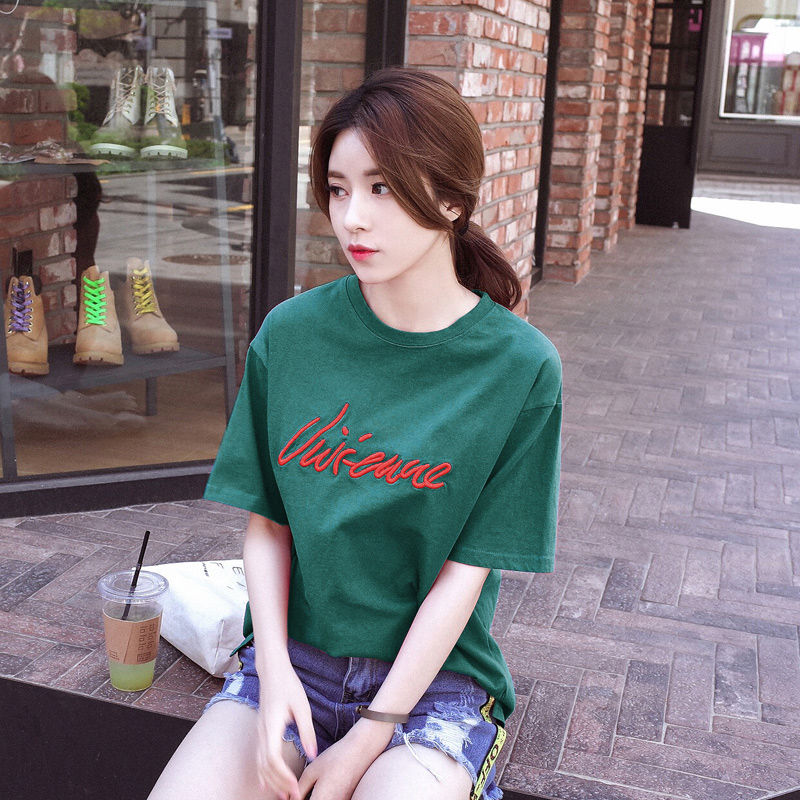 女人尽量不要T恤配短裤!太土，学下面女人这样穿，减龄又洋气