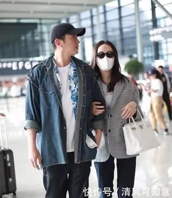『 穿搭』穿连衣裙让老公给她洗脚，杜江趴脚面上亲一口，霍思燕是少奶奶命
