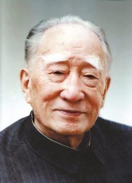 薄一波故居,一个普通的砖砌小院,门前四字体现