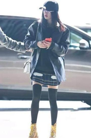 杨幂也太会穿了! 网友: 难怪腿看上去一直那么细