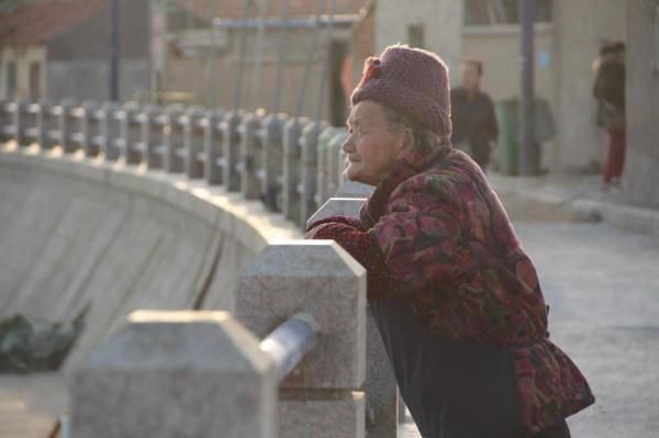 青岛渔民一天捞80斤海鲜 上岸5分钟就被抢光