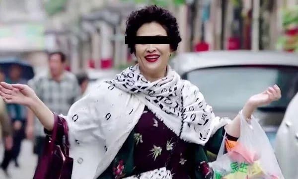  『碎花』怎么穿碎花裙可以显得不土气?