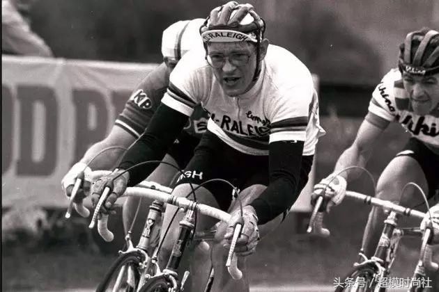 戴安娜王妃不爱高定偏偏爱它？这么丑还能大火好奇怪