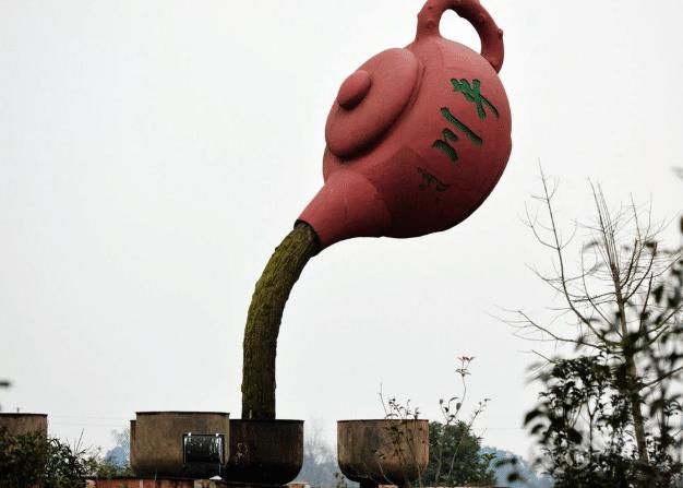 为什么水壶会悬在空中?秘密很简单,只要把水关了就啥都明白了