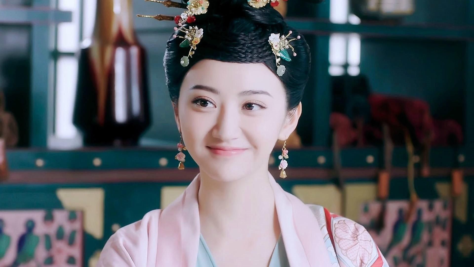 有一种胖叫景甜胖，裙子拉链都拉不上了