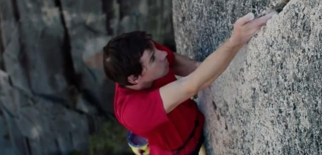 难度堪比登月！他徒手无保护爬上914米峭壁，恐高症患者最好别看