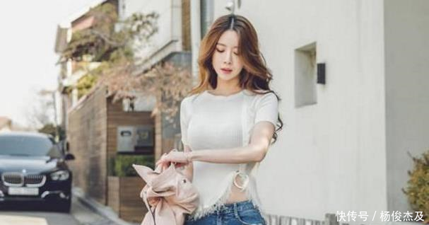 优雅清爽的牛仔裤美女，气质出众，走到哪都吸睛