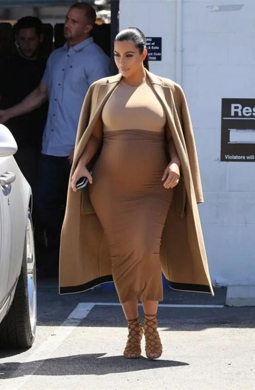 街拍:图1何穗穿四只袖子的衣服,图2这胯真宽!图3连体裤美女