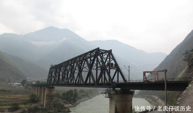 火车冲进大渡河，240多人遇难，成了中国最严重的铁路事故