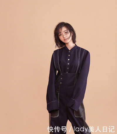 毛晓彤最新时尚造型秀，穿吊带裤的她才是颜值巅峰，贼好看