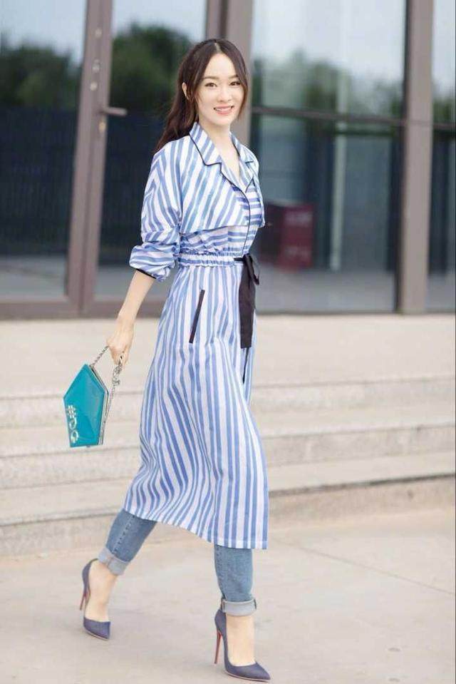 霍思燕真厉害！这紧身裤硬是塞进去吧？网友：刚生完孩子就恢复成