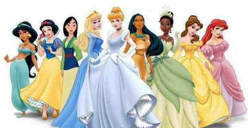 迪士尼公主才会干的事情，美人鱼用叉子梳头，乐佩拖着长发去扫地