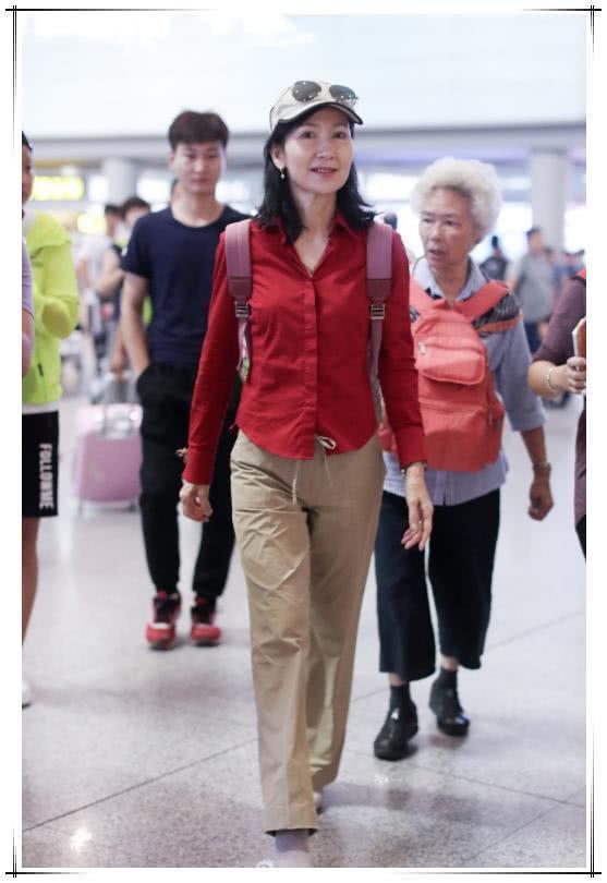 陈美琪不得了!59岁的年龄,19岁的身材,网友:赵雅芝看了都得服