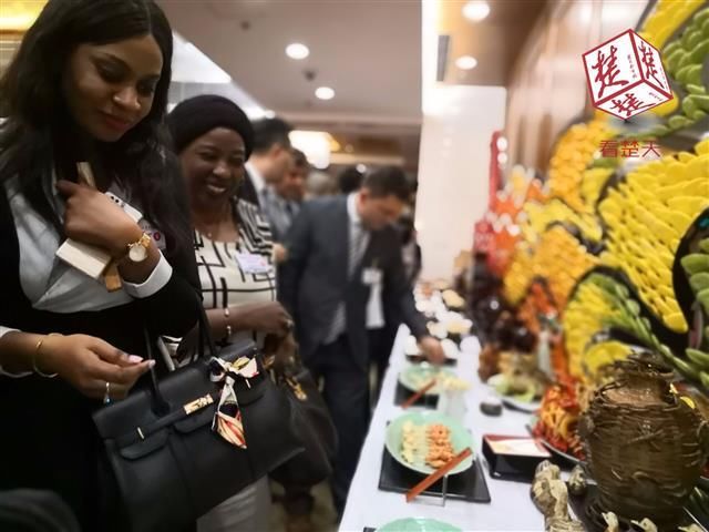 外交部湖北全球推介会,潜江小龙虾亮了!俄罗斯