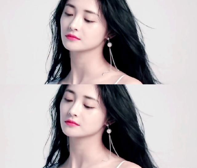 周洁琼只穿一件裹胸,也敢敞开上衣秀身材,腰上勒出来肉尴尬了!