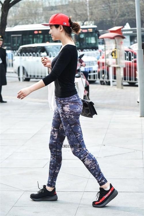 穿运动紧身裤，彰显你健美好身材