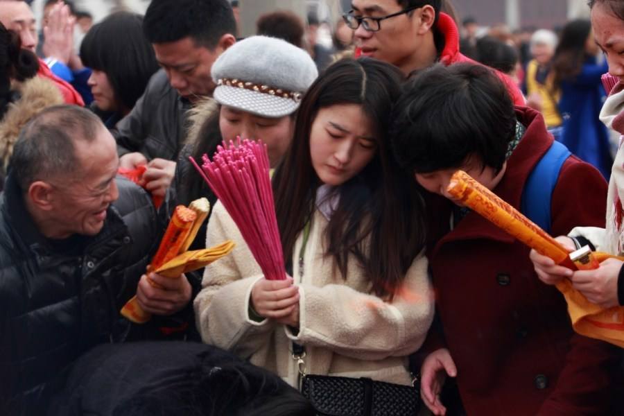 寺庙烧香拜佛时,切记五大禁忌,不懂的可以看看