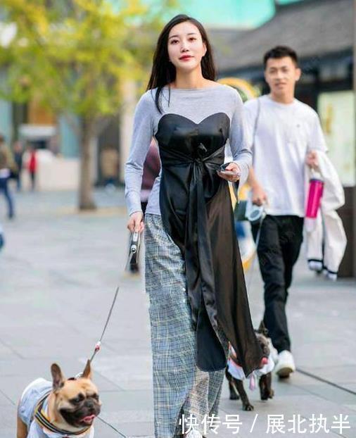 #味儿#街拍美女:精心搭配的紧身裙小姐姐,尽显性感女人味儿!