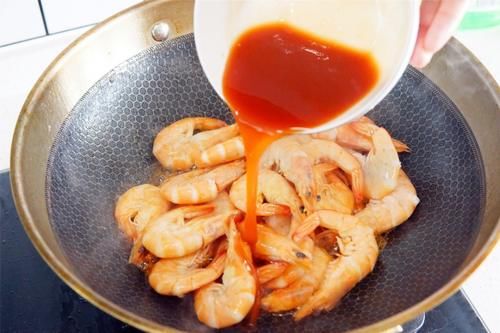  『比油』大虾用上这做法，比油焖大虾还香，鲜香酸甜，孩子爱吃不挑食了