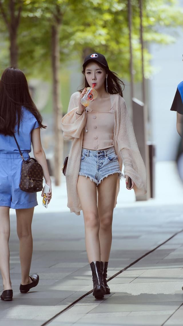 武汉街拍 街头抓拍的时尚美女,演绎完美夏日迷人范!