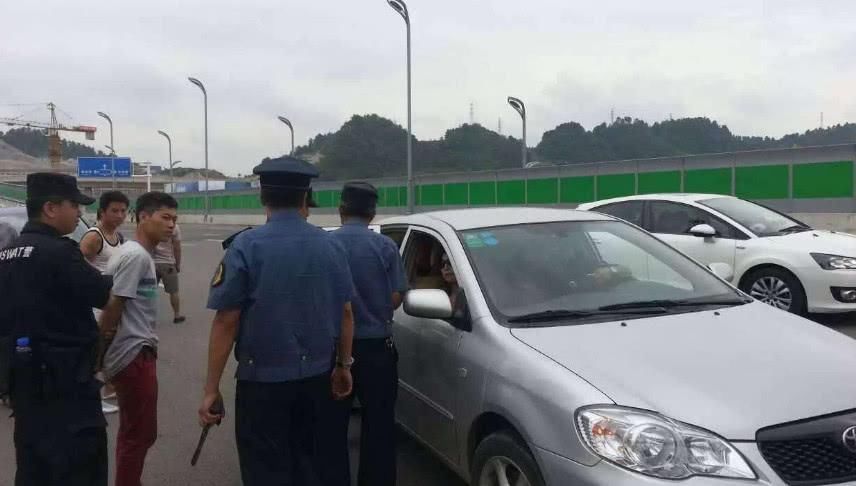 交警:遇到这种车赶紧闪，已祸害多人!崔永元质问:为啥不严管?