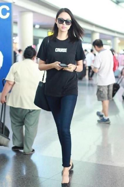 看了张梓琳的腿, 男人都要怀疑人生了! 这长腿连不少男人都羡慕!