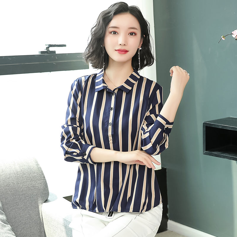 女人40也别老穿太土的衣服，看看这些小衫吧!穿上美一个秋天