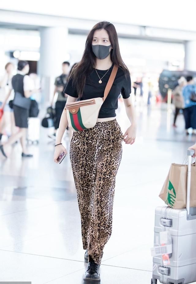  【时尚又耐看】潮流女孩今年都穿“豹纹”，衬衫潇洒高级，阔腿裤时尚又减龄